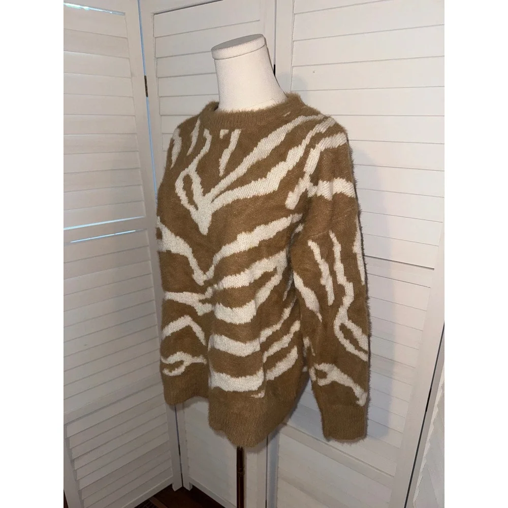 ENTRO Women's Medium Fuzzy Zebra Print Long Sleeve Sweater